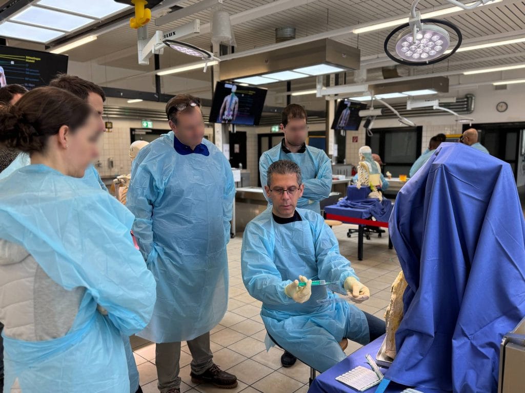 Active Participation as an Instructor in the "Bochum Spine Intervention-Course (BoWis-Course)"